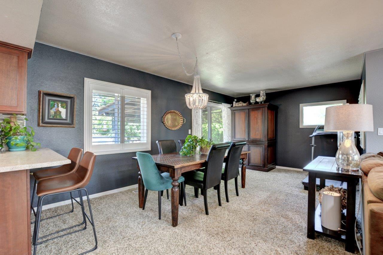 1888 SW Meadow Glen
