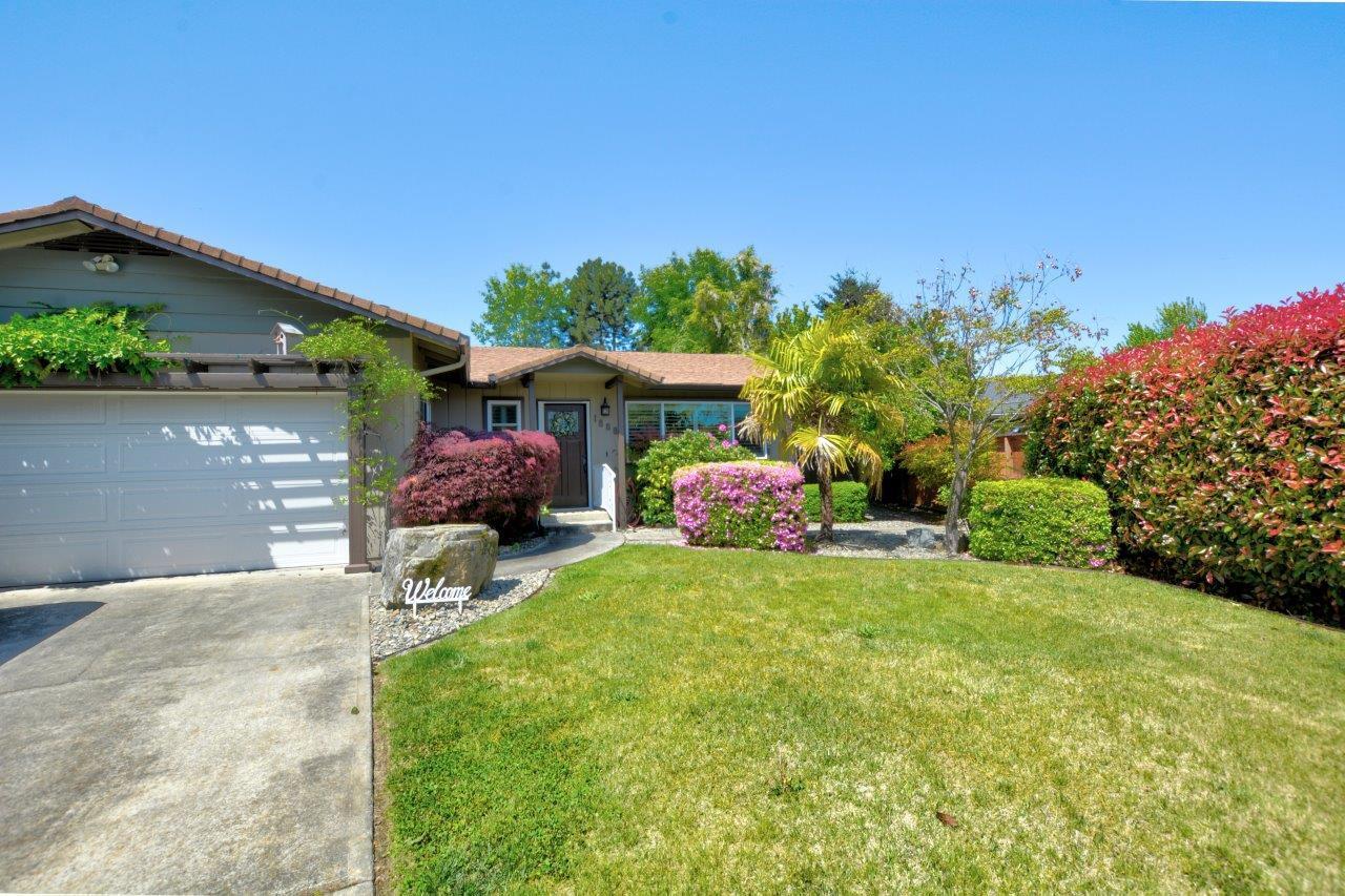 1888 SW Meadow Glen