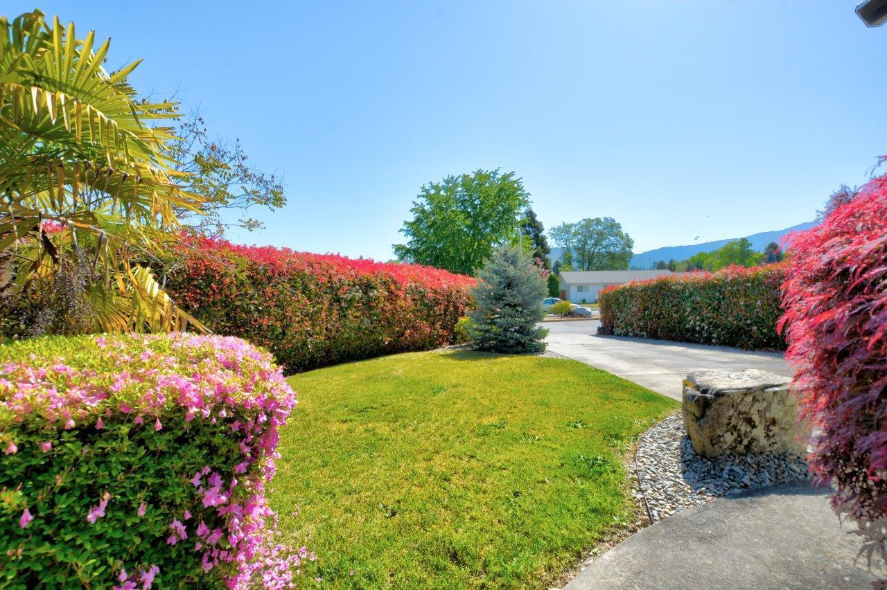 1888 SW Meadow Glen