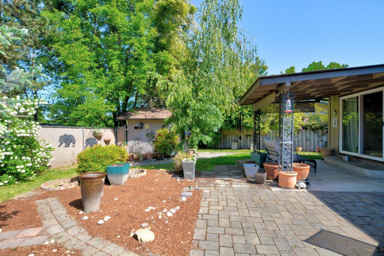 1888 SW Meadow Glen