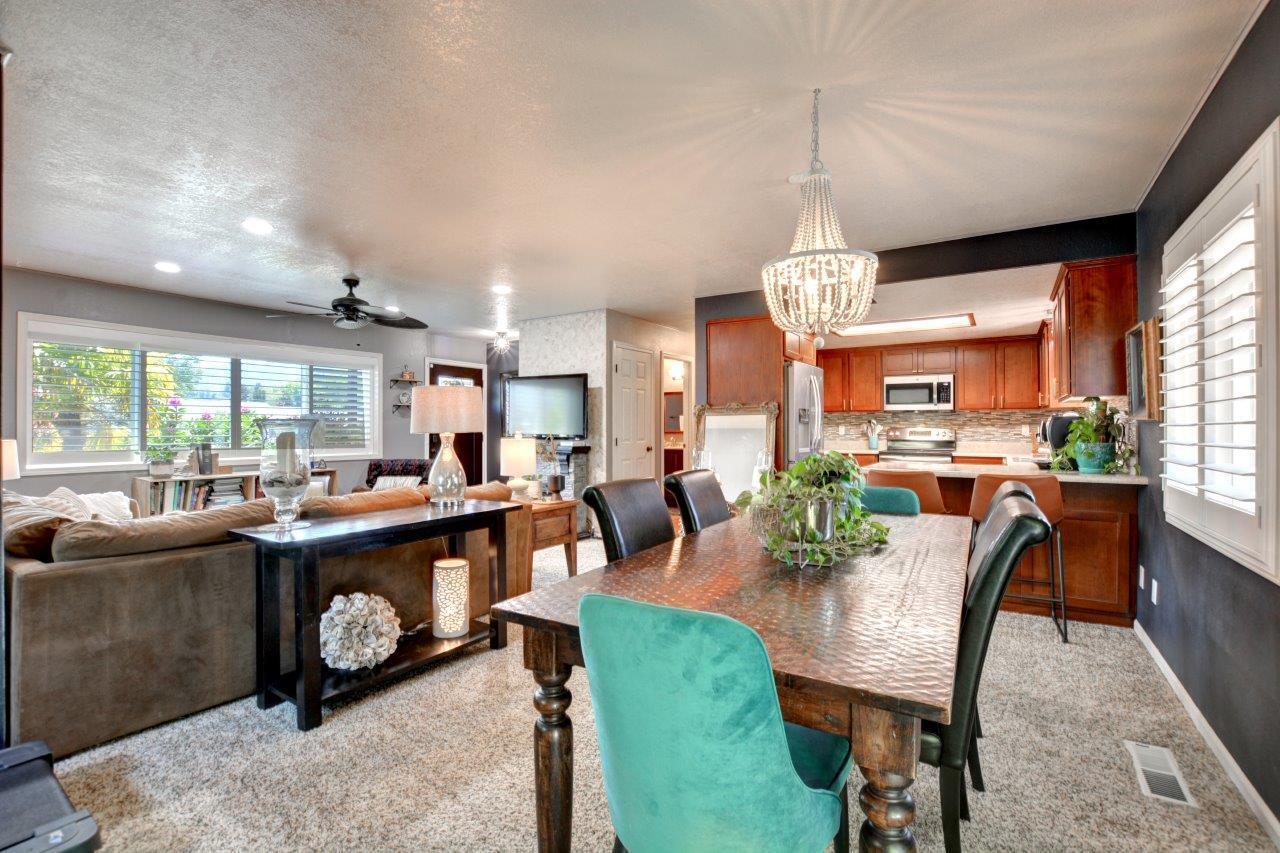 1888 SW Meadow Glen