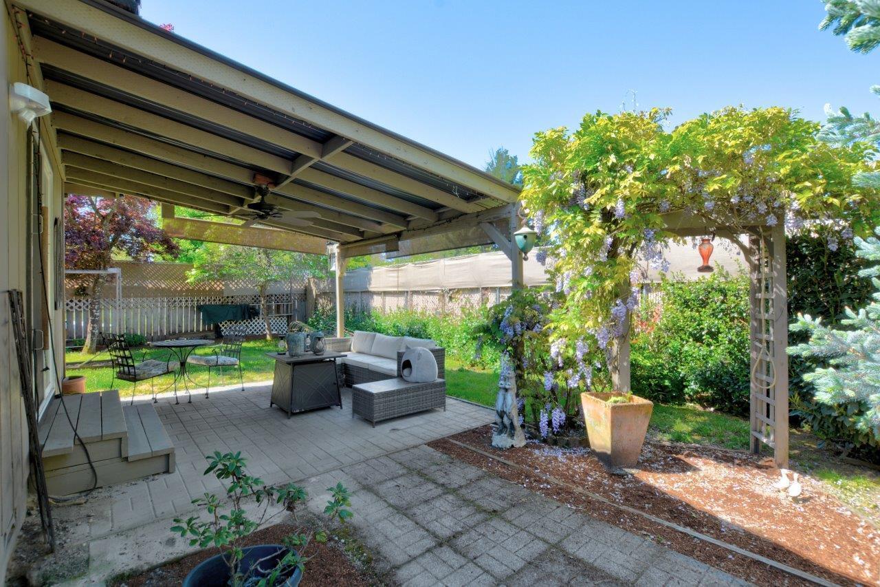 1888 SW Meadow Glen