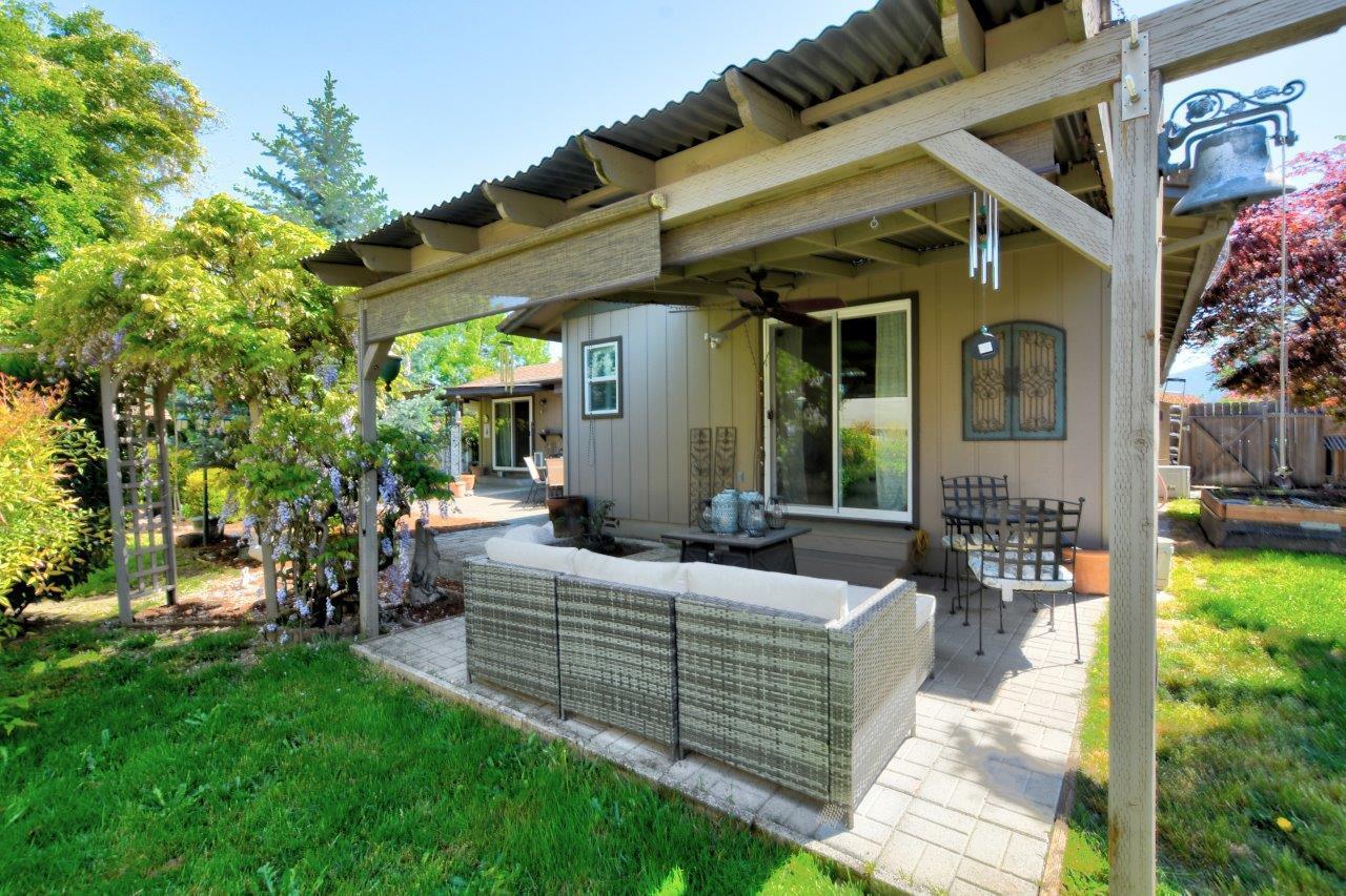 1888 SW Meadow Glen