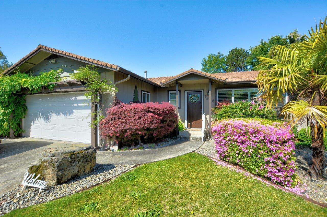 1888 SW Meadow Glen