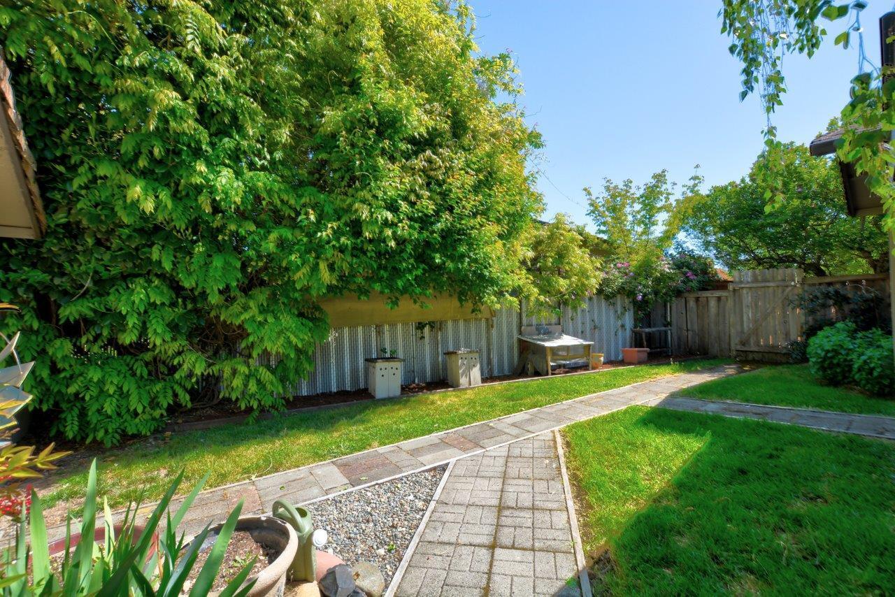 1888 SW Meadow Glen