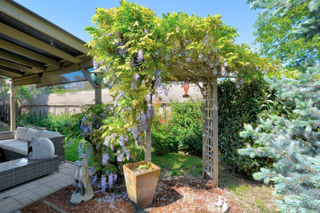1888 SW Meadow Glen