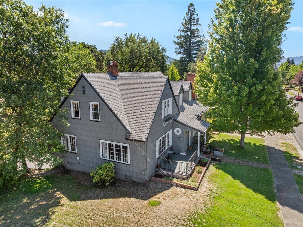 1449 NW Lawnridge Avenue