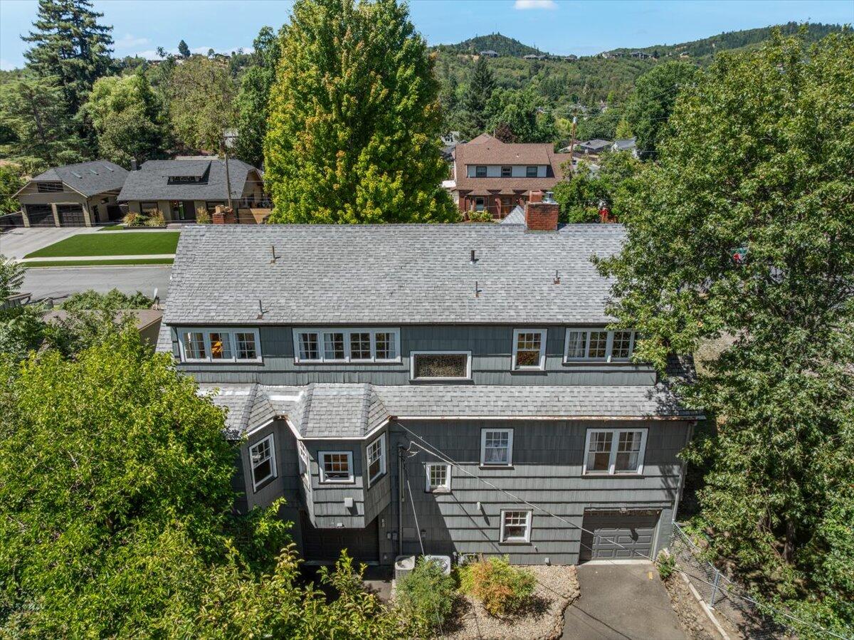 1449 NW Lawnridge Avenue