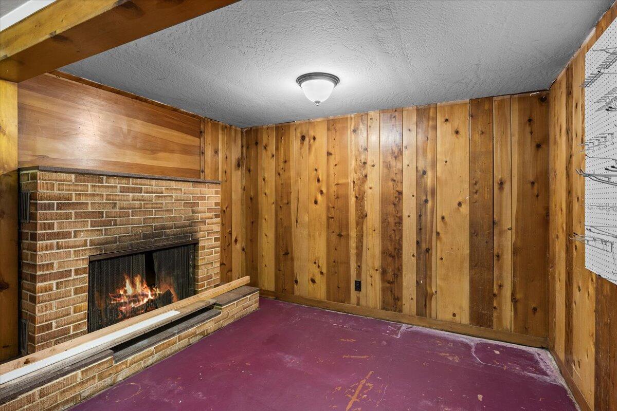1449 NW Lawnridge Avenue