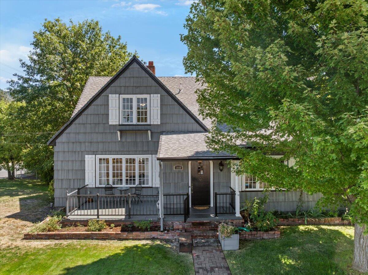 1449 NW Lawnridge Avenue