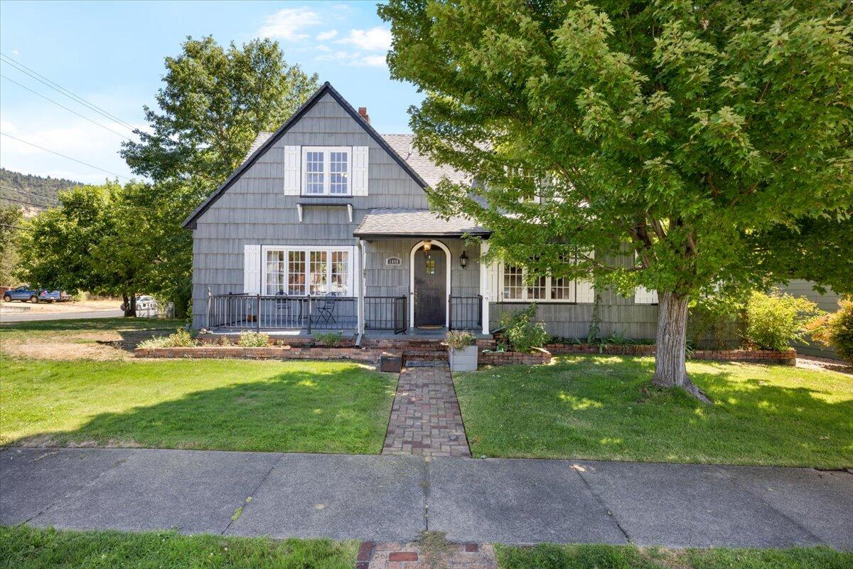 1449 NW Lawnridge Avenue