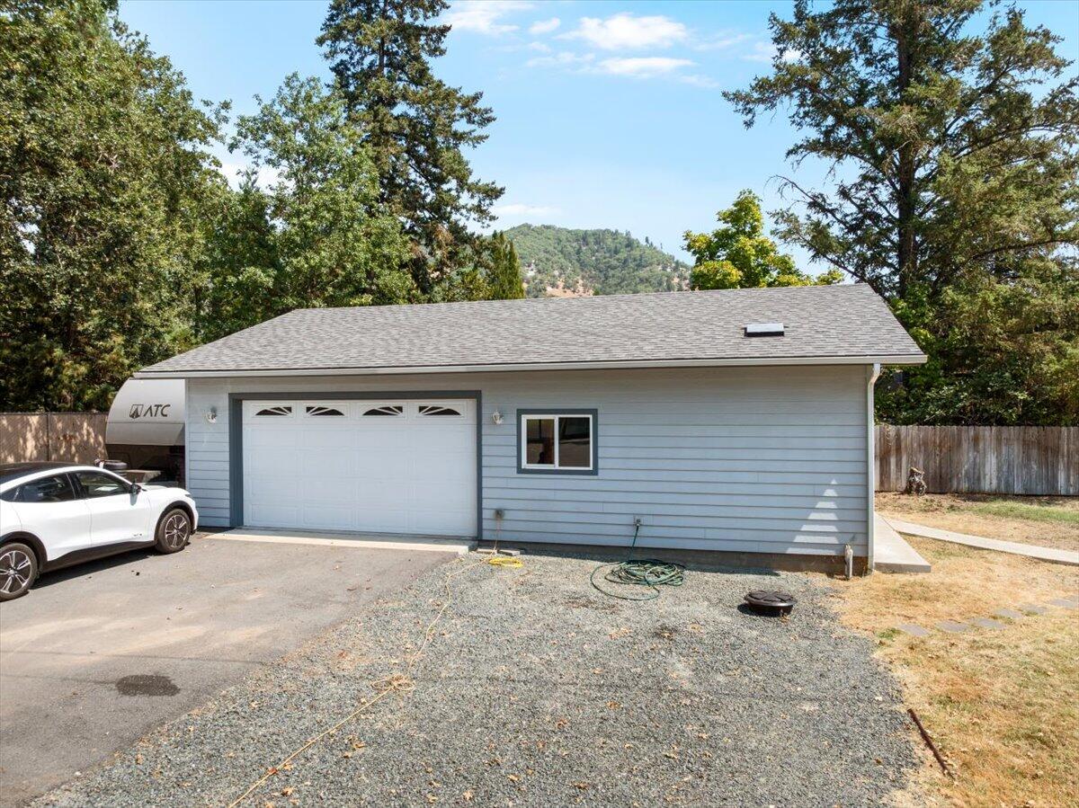 935 NE Wesley Lane