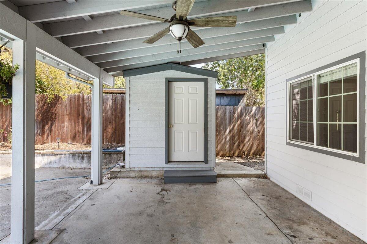 935 NE Wesley Lane