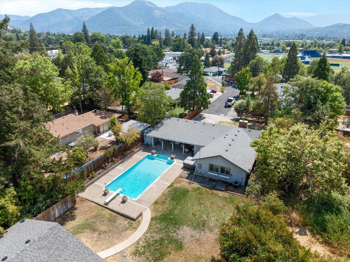 935 NE Wesley Lane