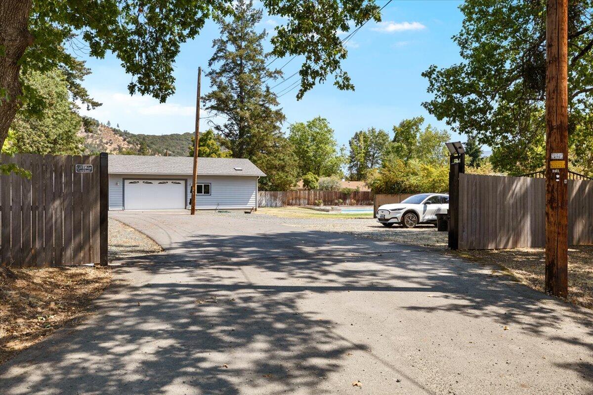 935 NE Wesley Lane