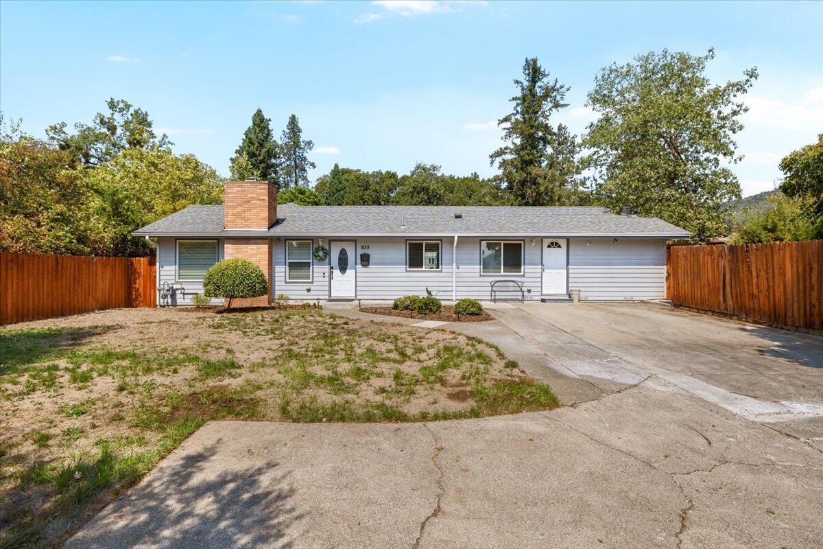 935 NE Wesley Lane