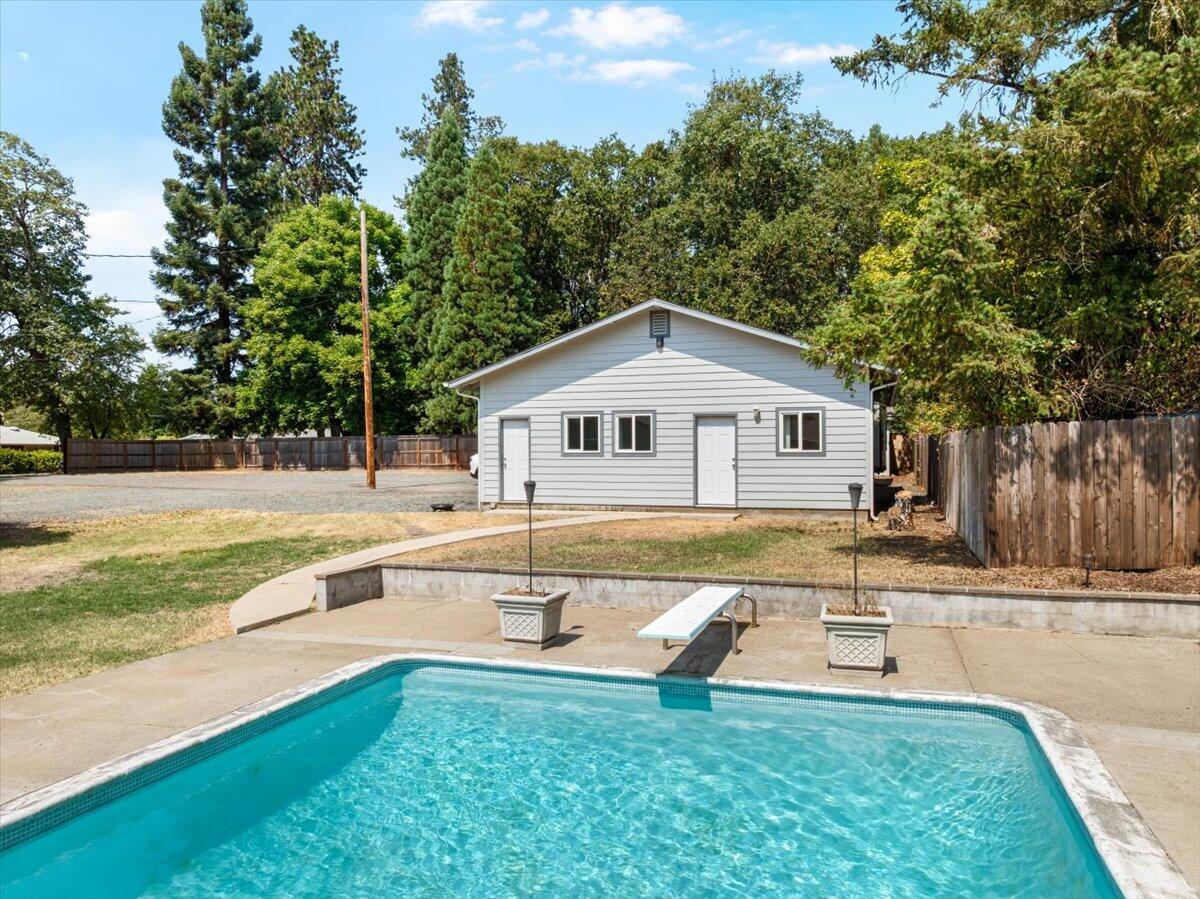 935 NE Wesley Lane