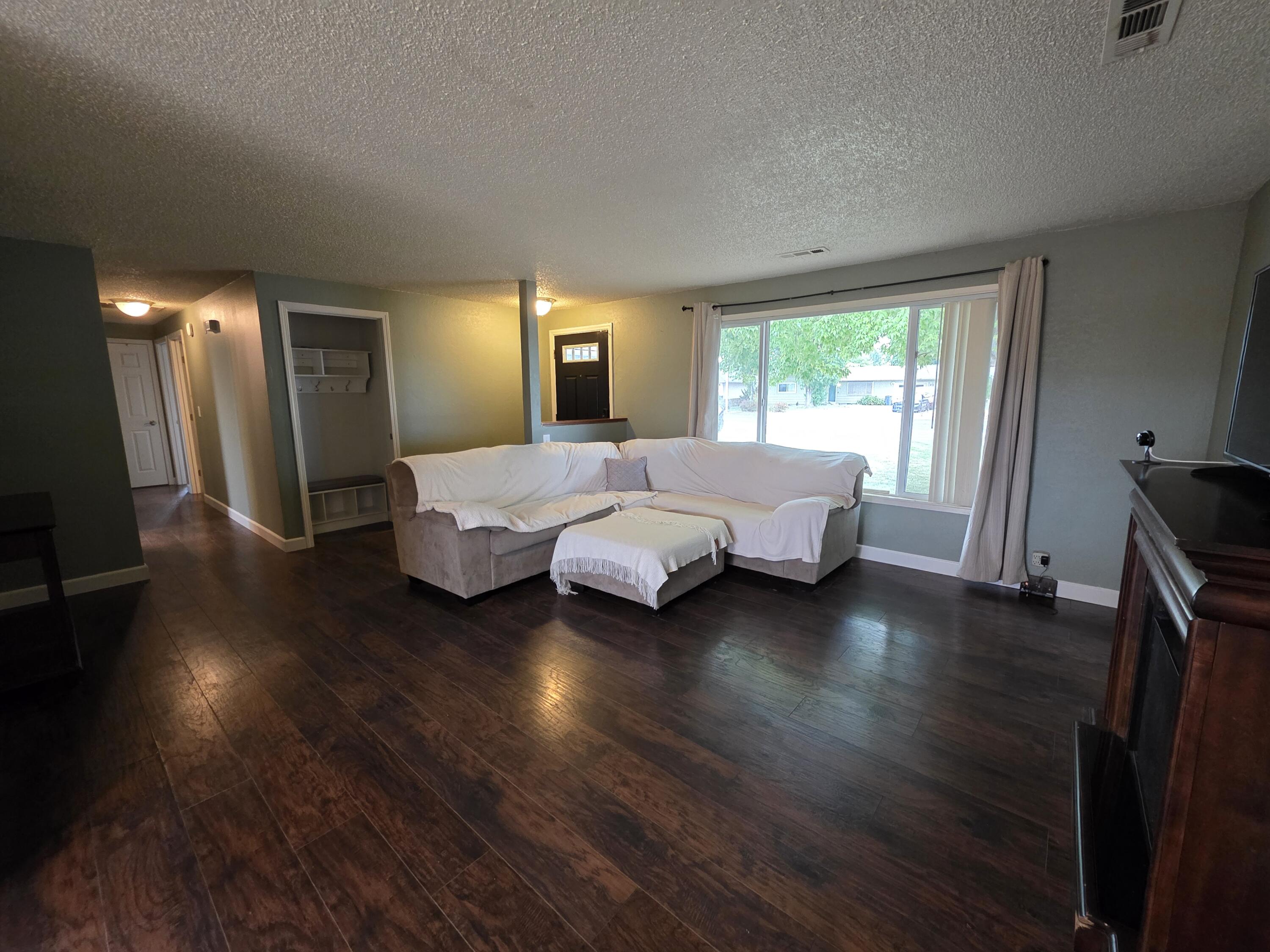 8291 Division Road, White City