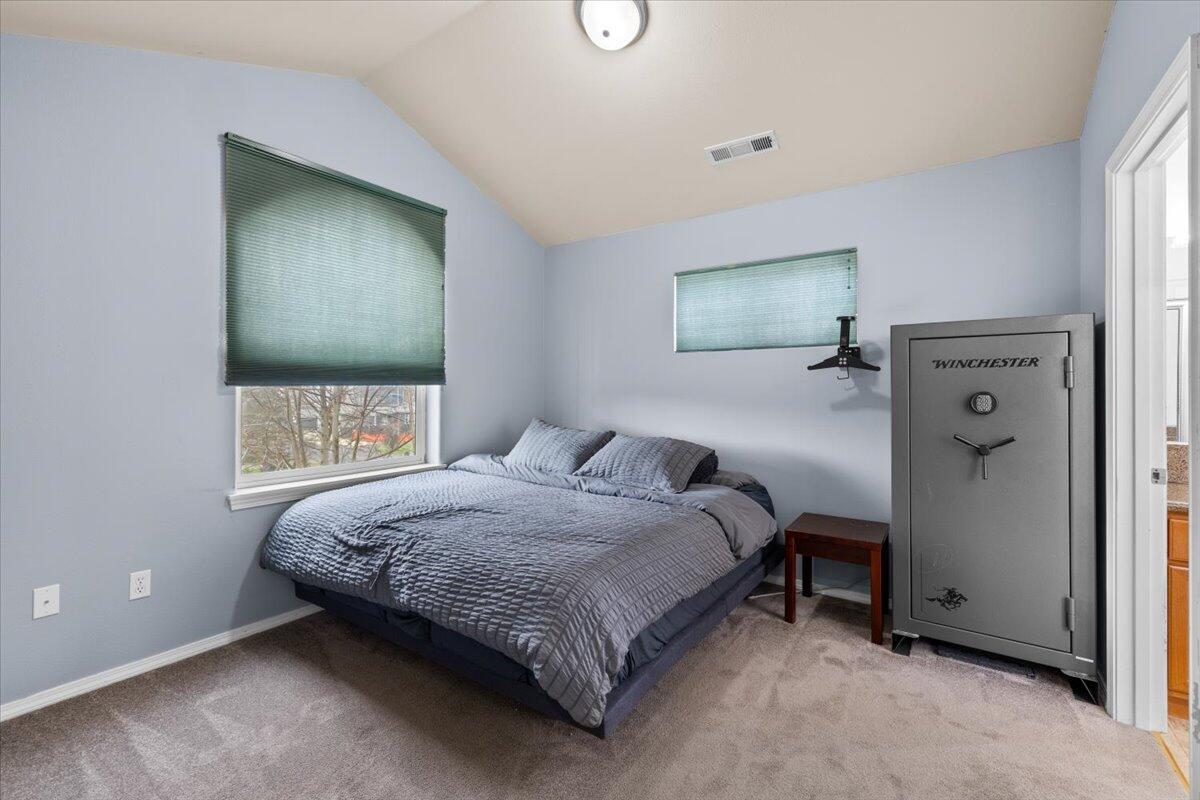 411 Berrydale Avenue, 10