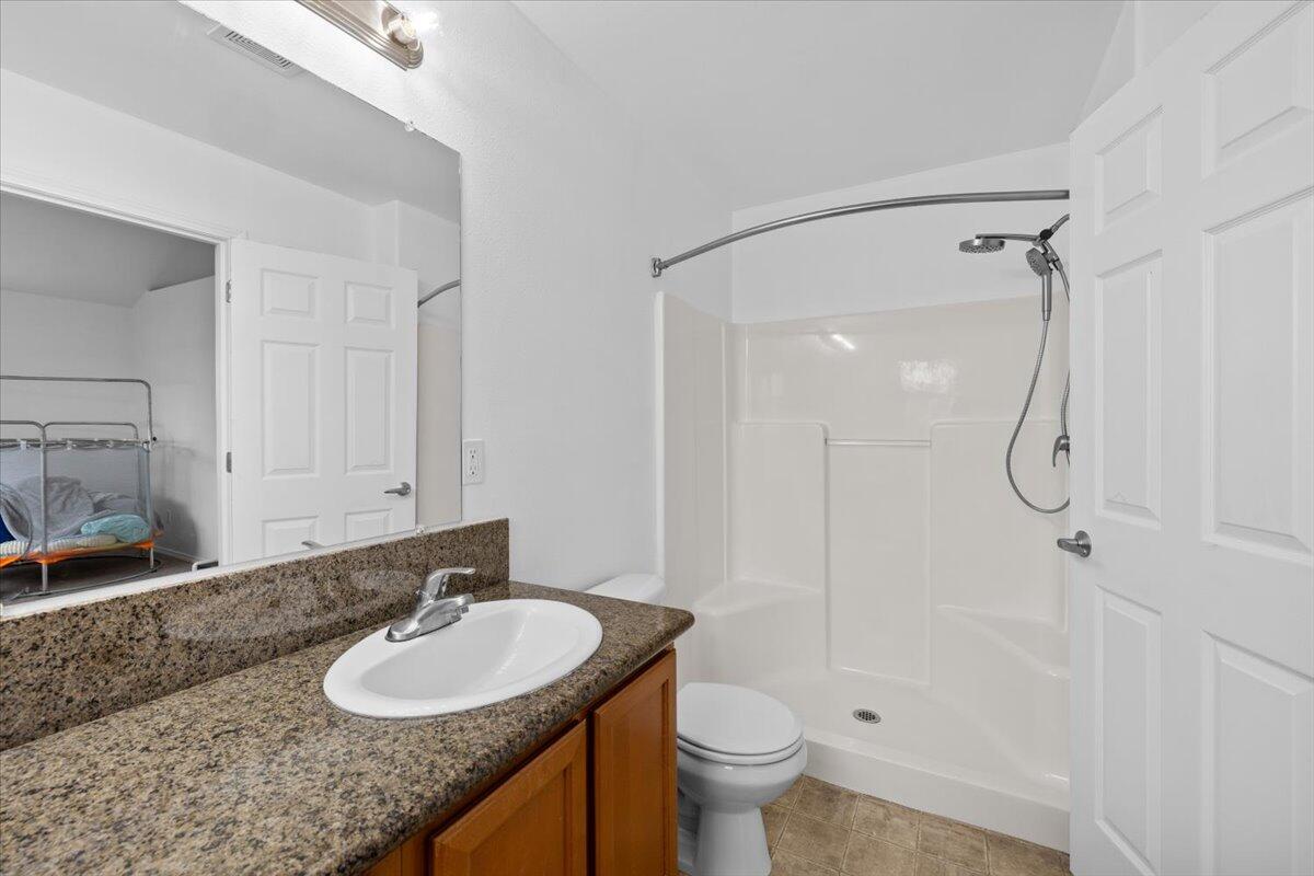 411 Berrydale Avenue, 10