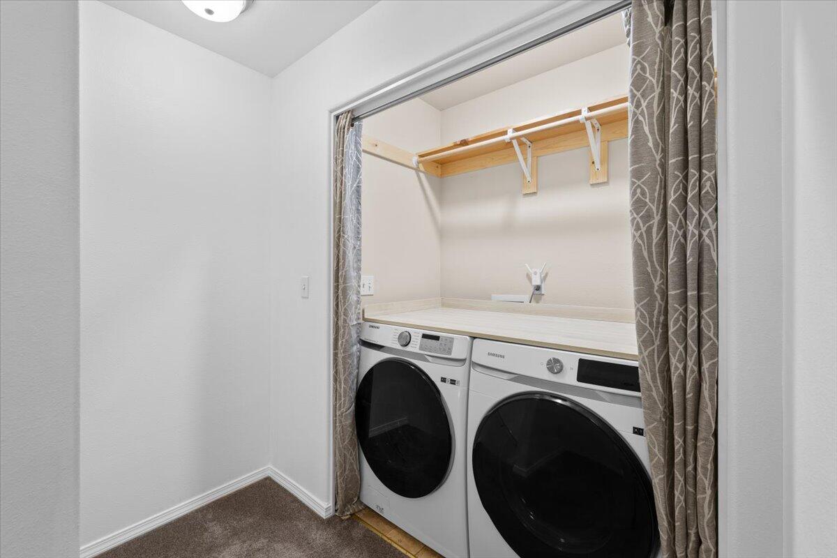 411 Berrydale Avenue, 10