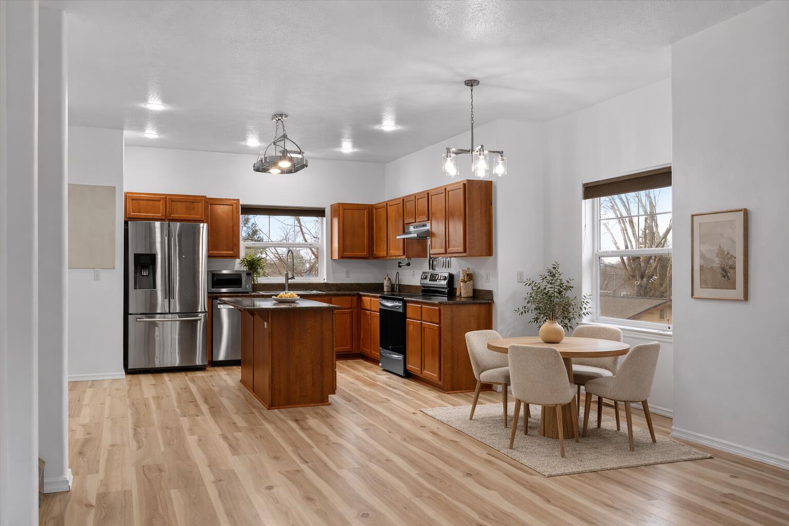 411 Berrydale Avenue, 10