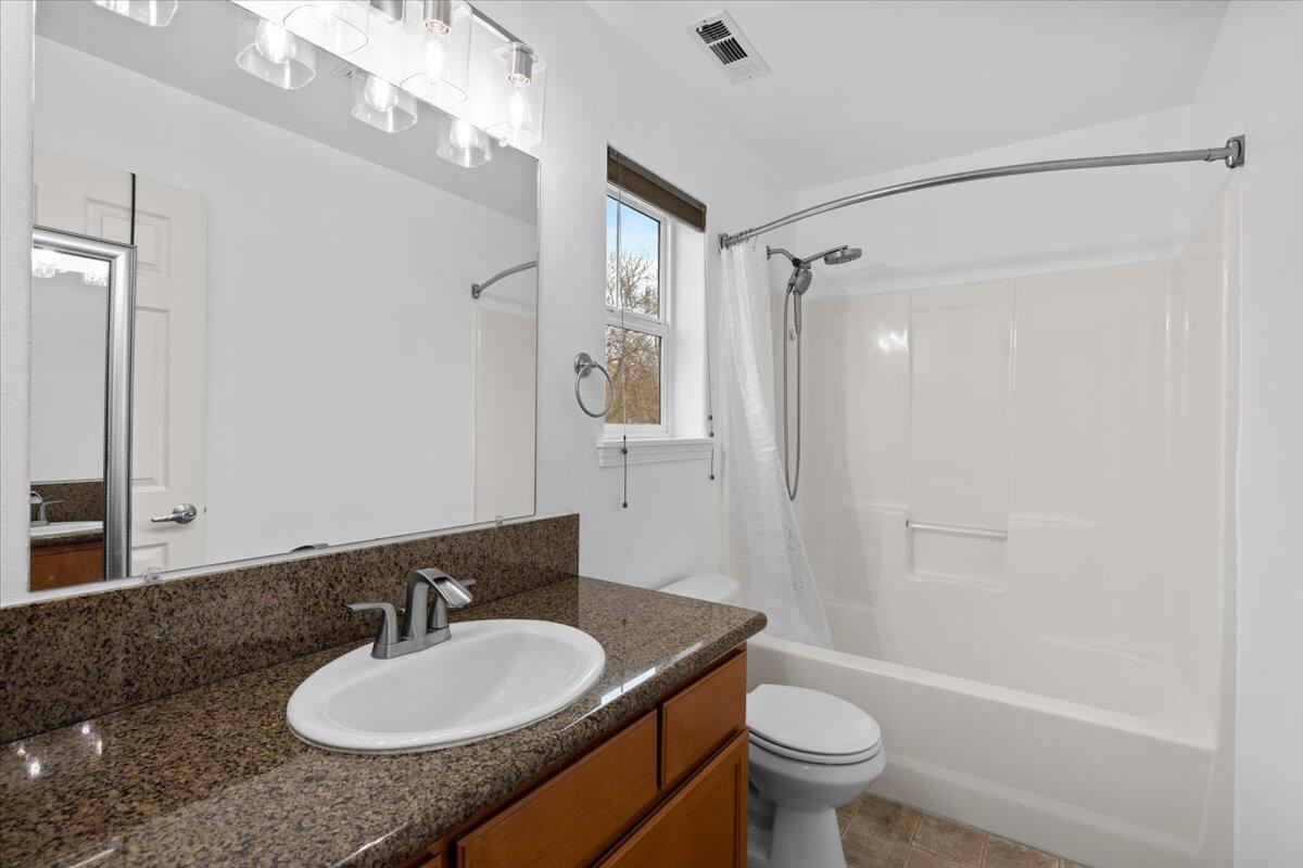 411 Berrydale Avenue, 10