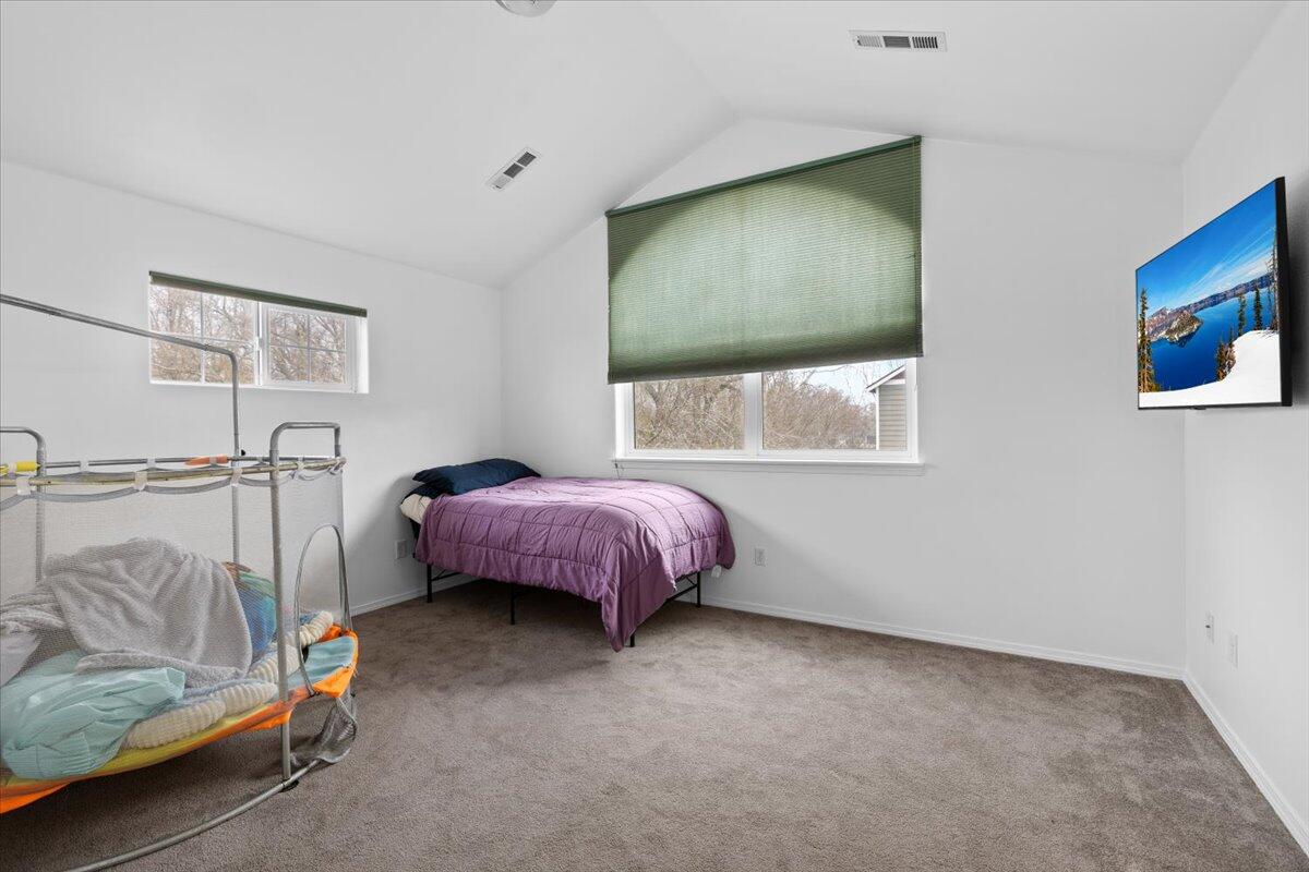 411 Berrydale Avenue, 10