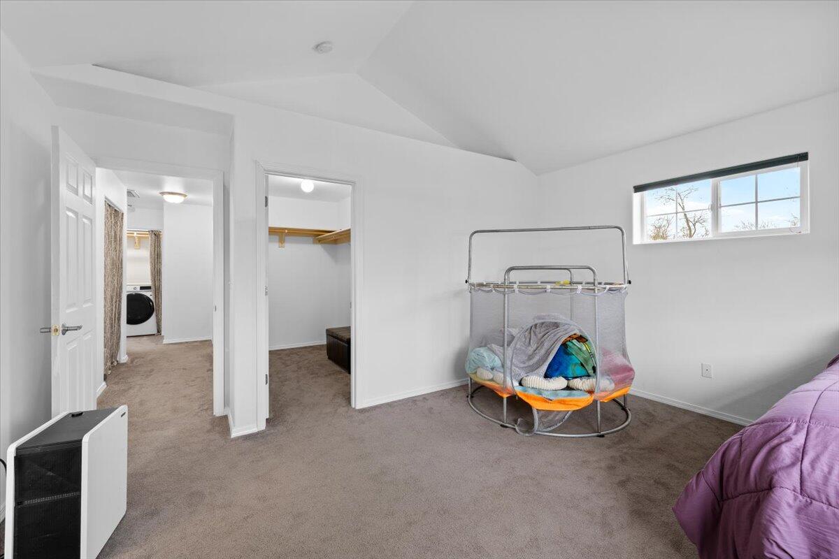 411 Berrydale Avenue, 10