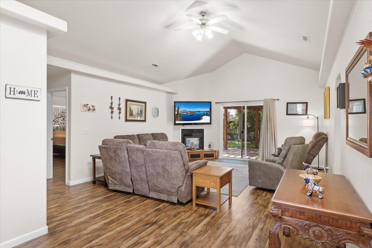 962 Ridgeview Drive