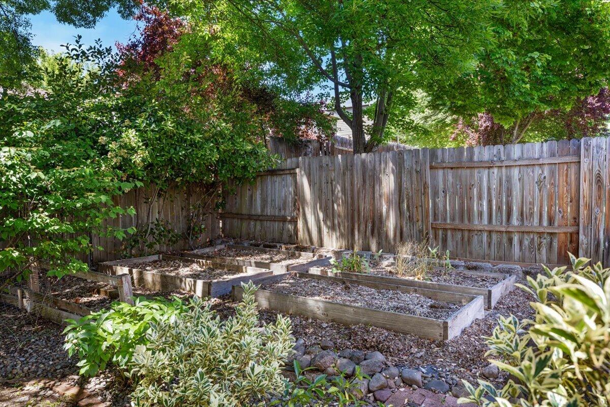 962 Ridgeview Drive