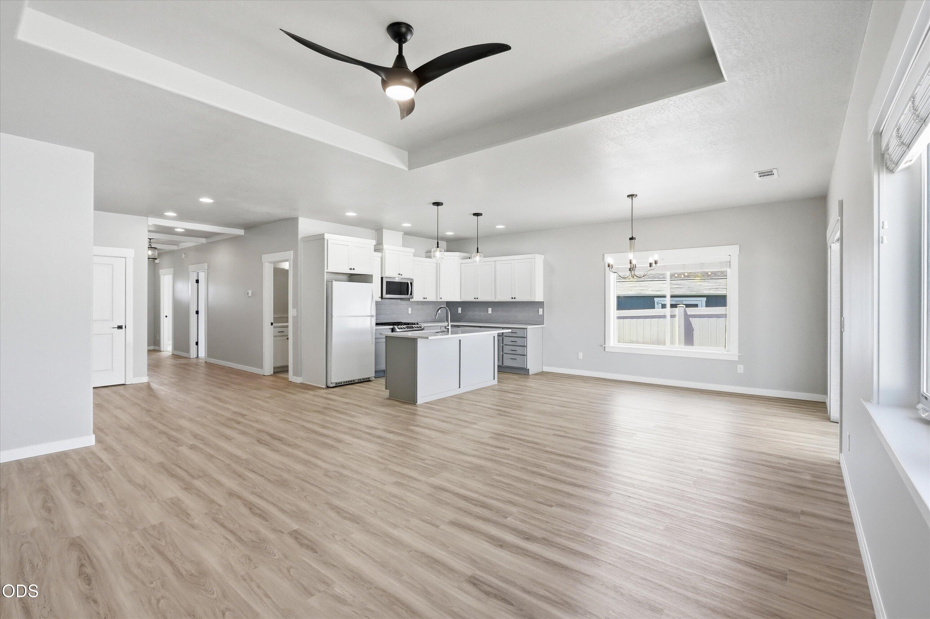 1731 Luxor Lane