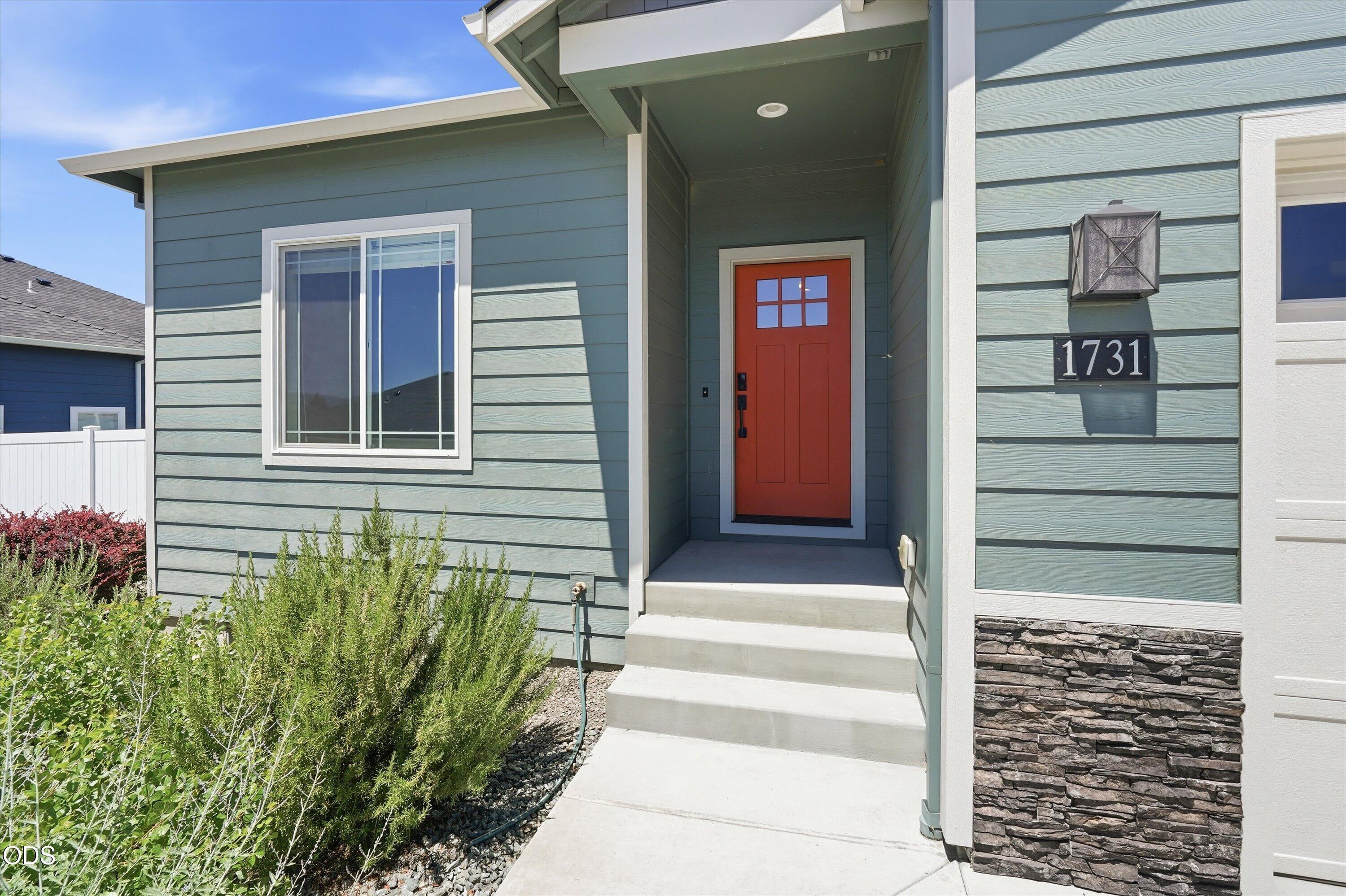 1731 Luxor Lane