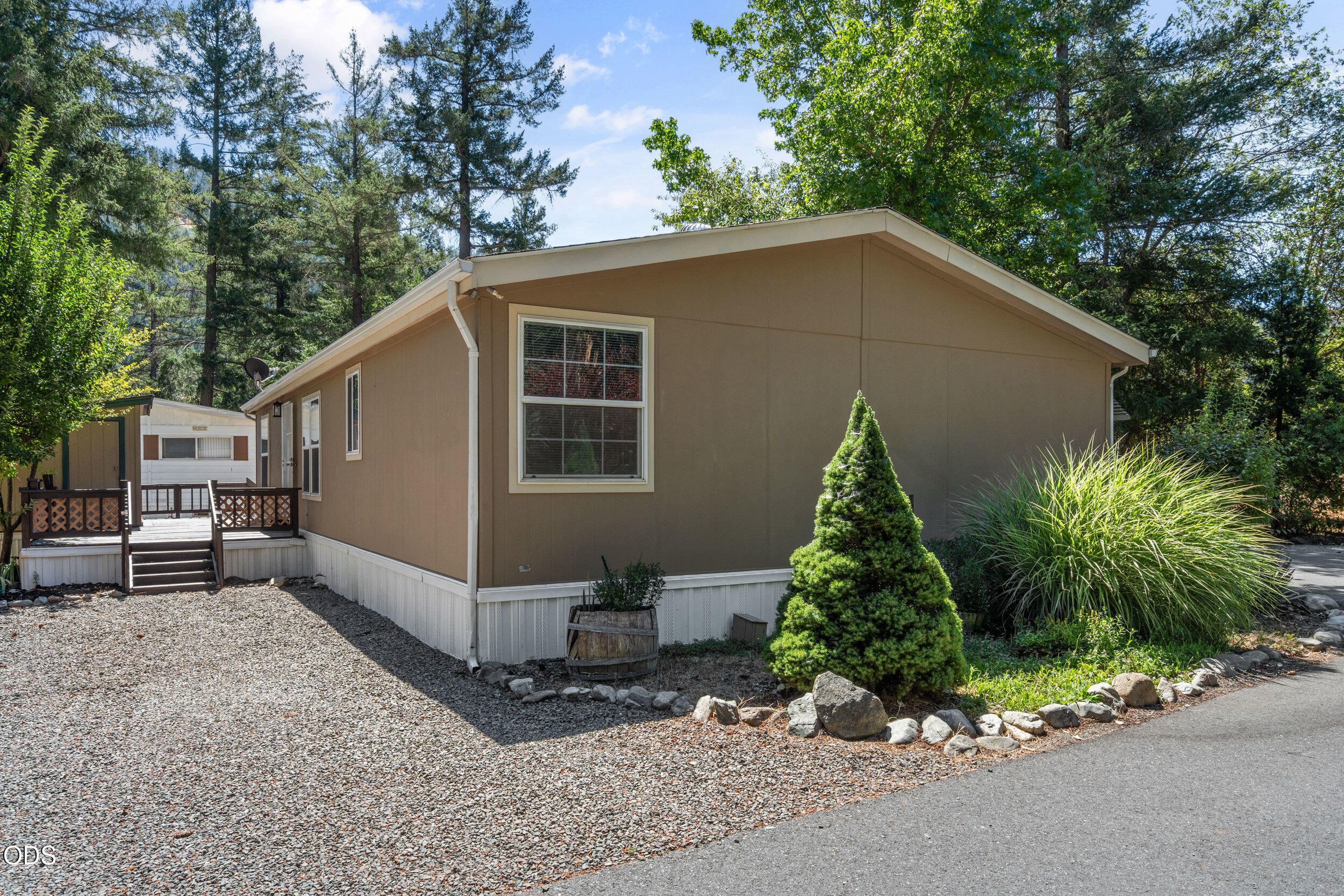 537 Thompson Creek Road, 15