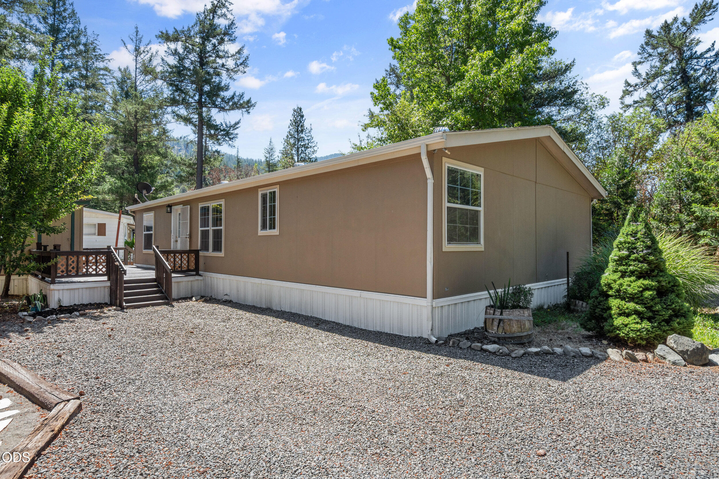 537 Thompson Creek Road, 15