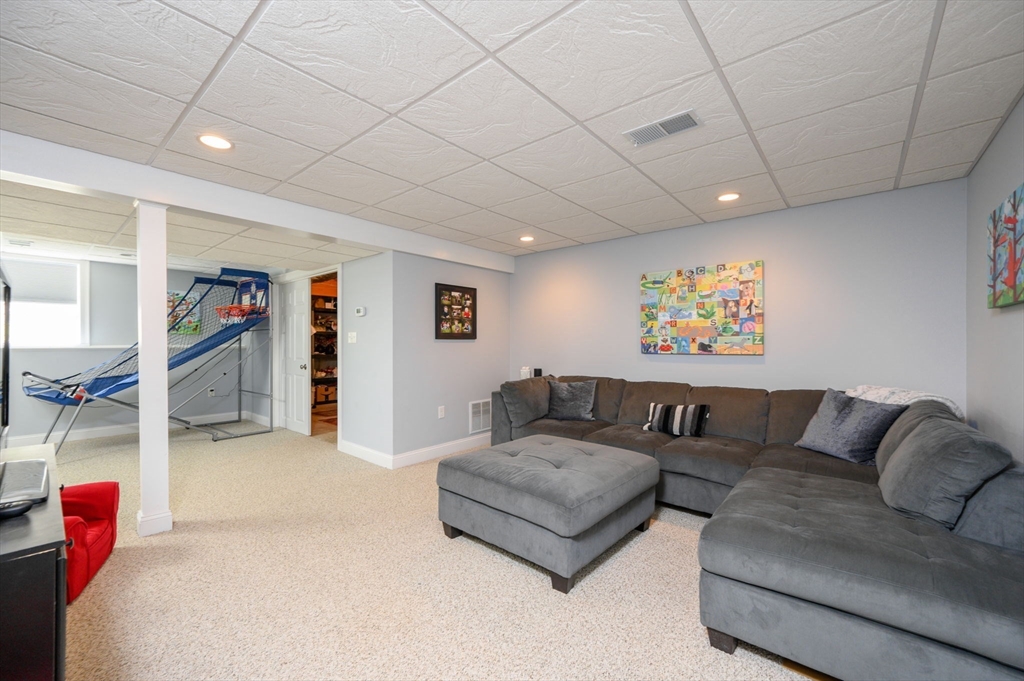 14 Riverpoint Dr