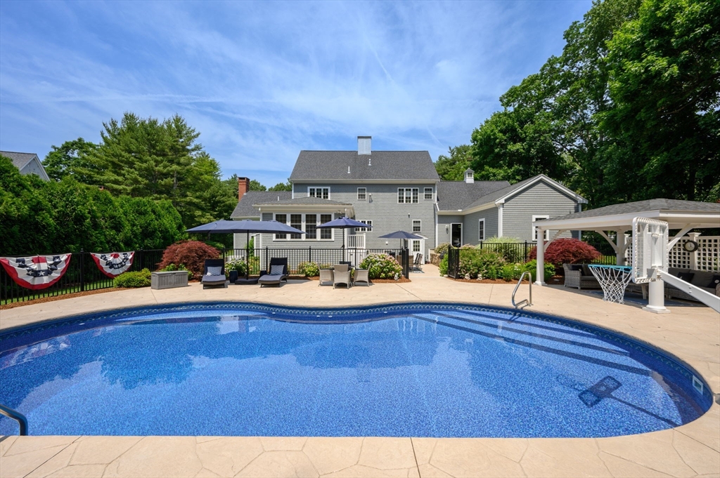 14 Riverpoint Dr