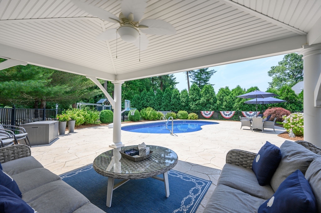 14 Riverpoint Dr