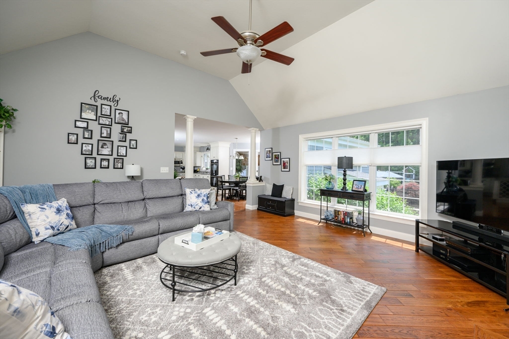 14 Riverpoint Dr