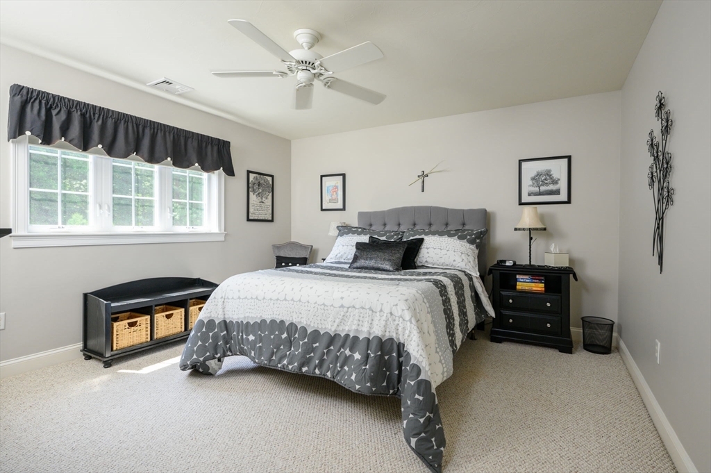 14 Riverpoint Dr