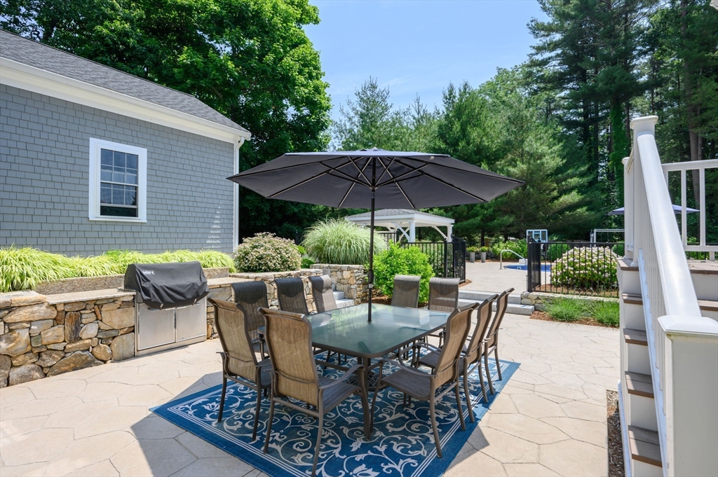 14 Riverpoint Dr