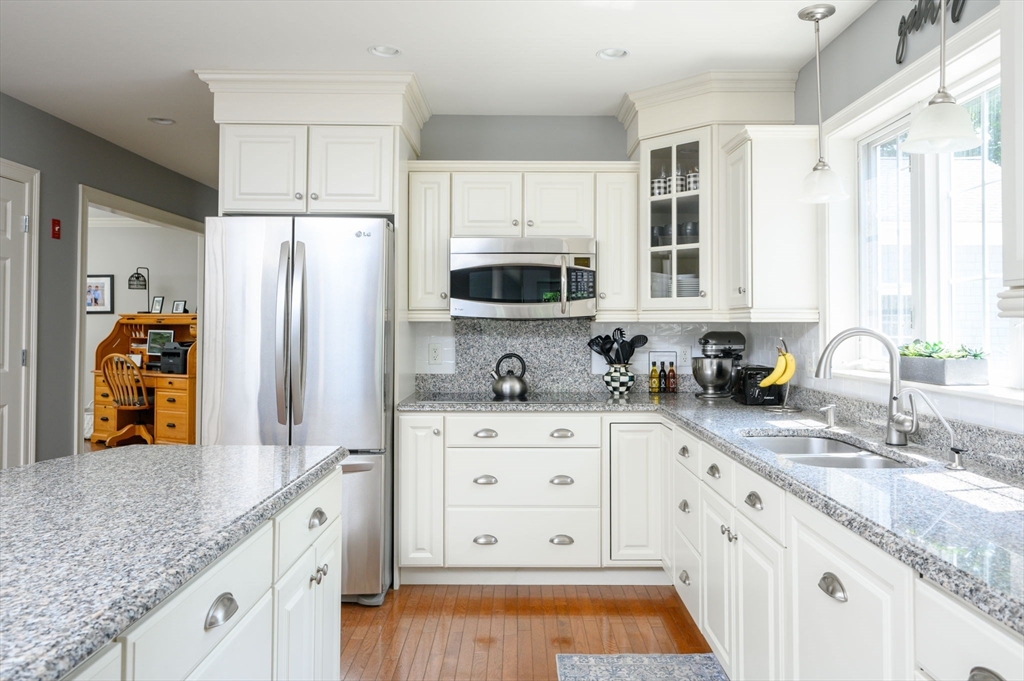 14 Riverpoint Dr
