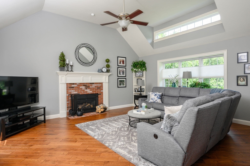 14 Riverpoint Dr