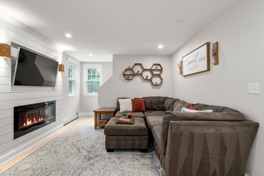 23 Grace Ln