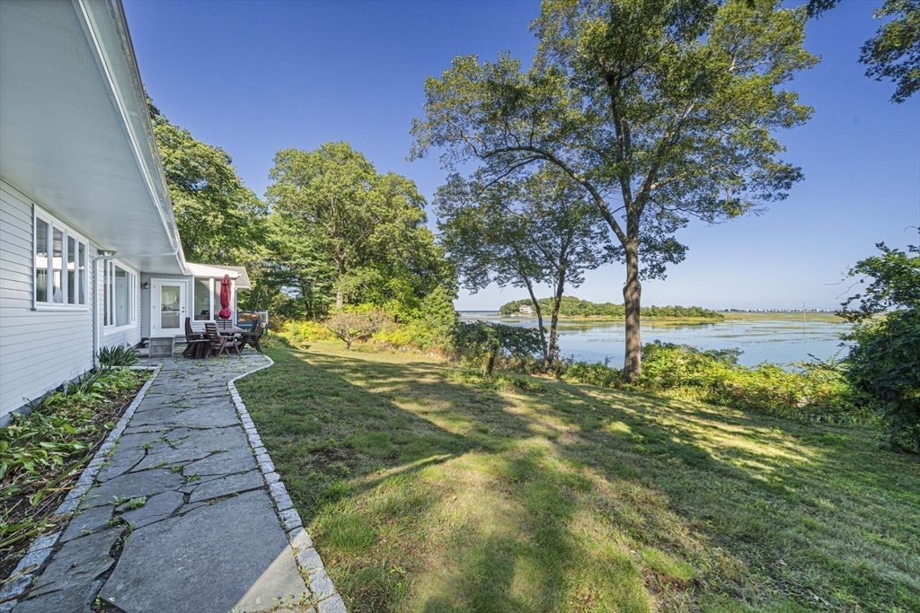 110 Damon's Point Road