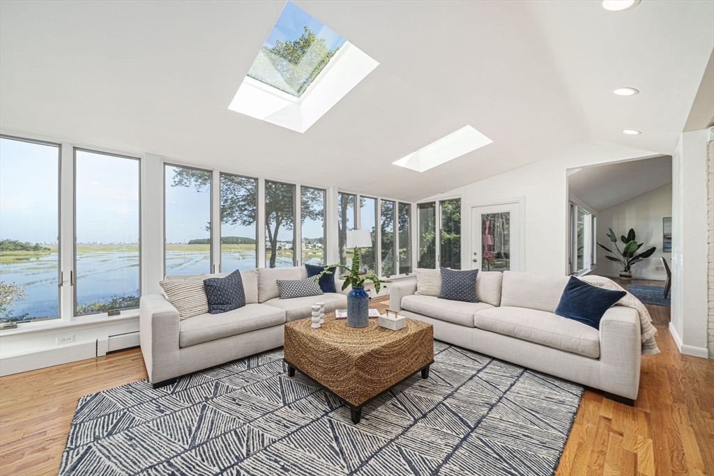 110 Damon's Point Road
