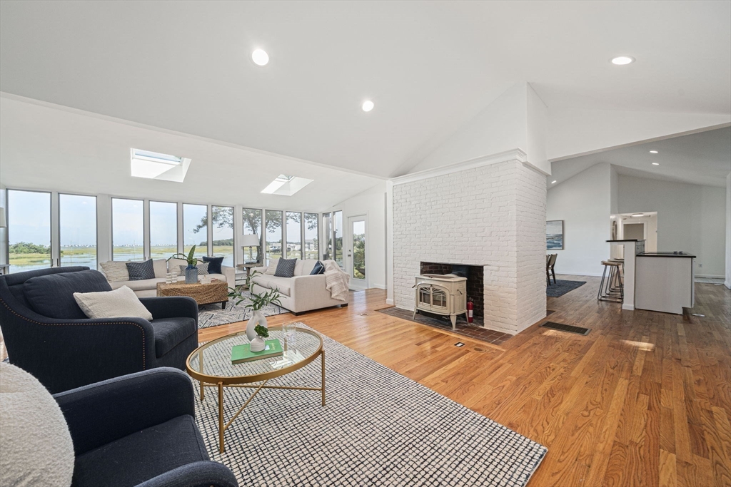 110 Damon's Point Road