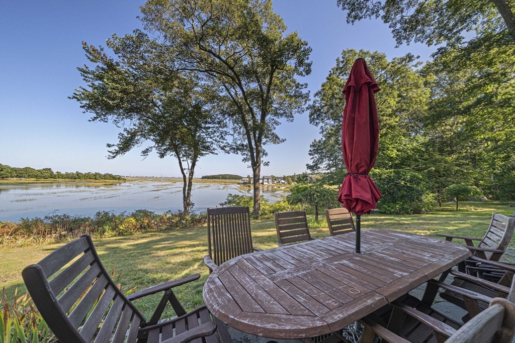 110 Damon's Point Road