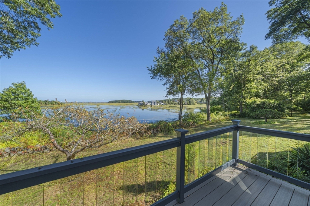 110 Damon's Point Road