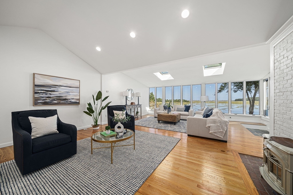 110 Damon's Point Road